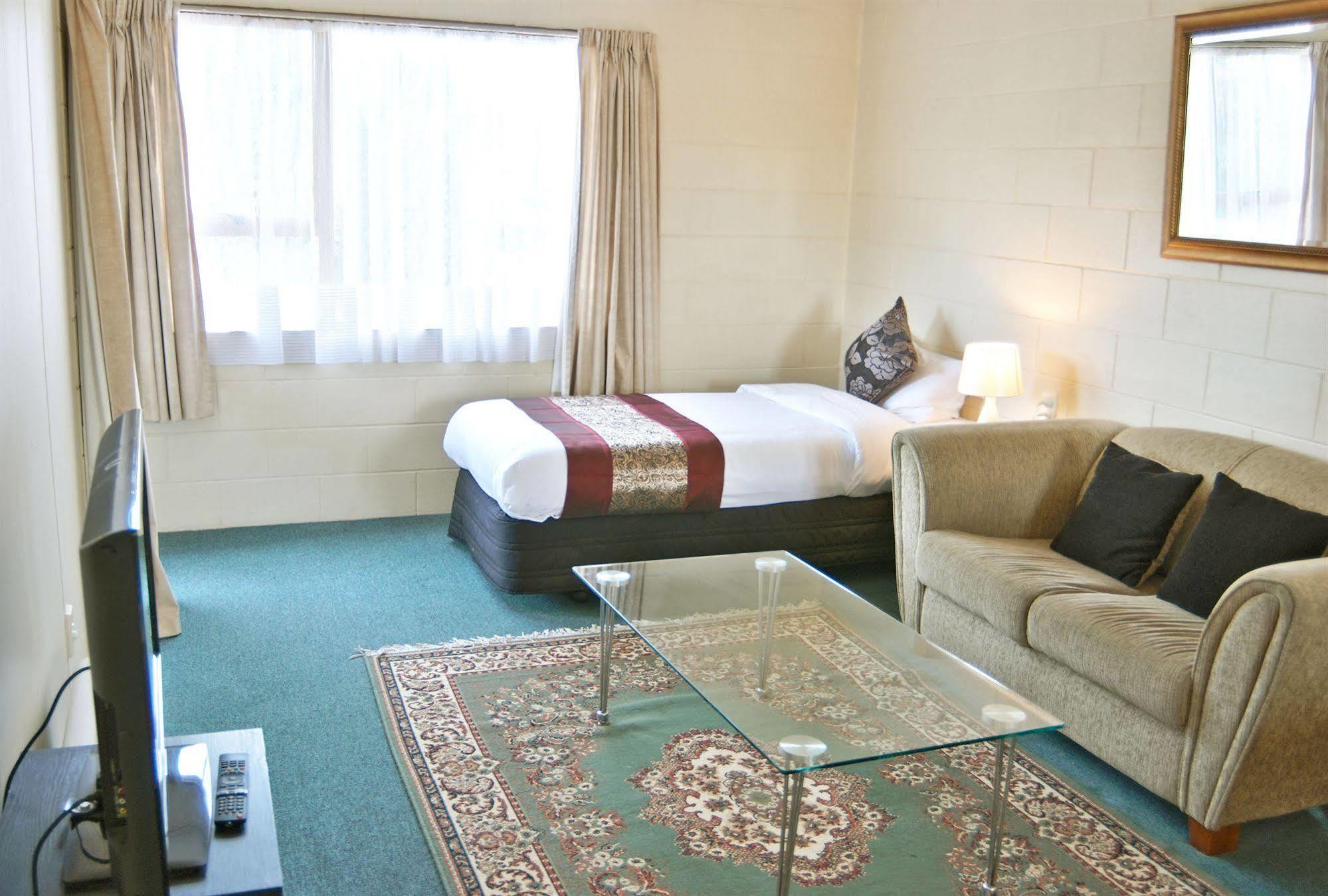 Barcelona Motel Taupo Bagian luar foto