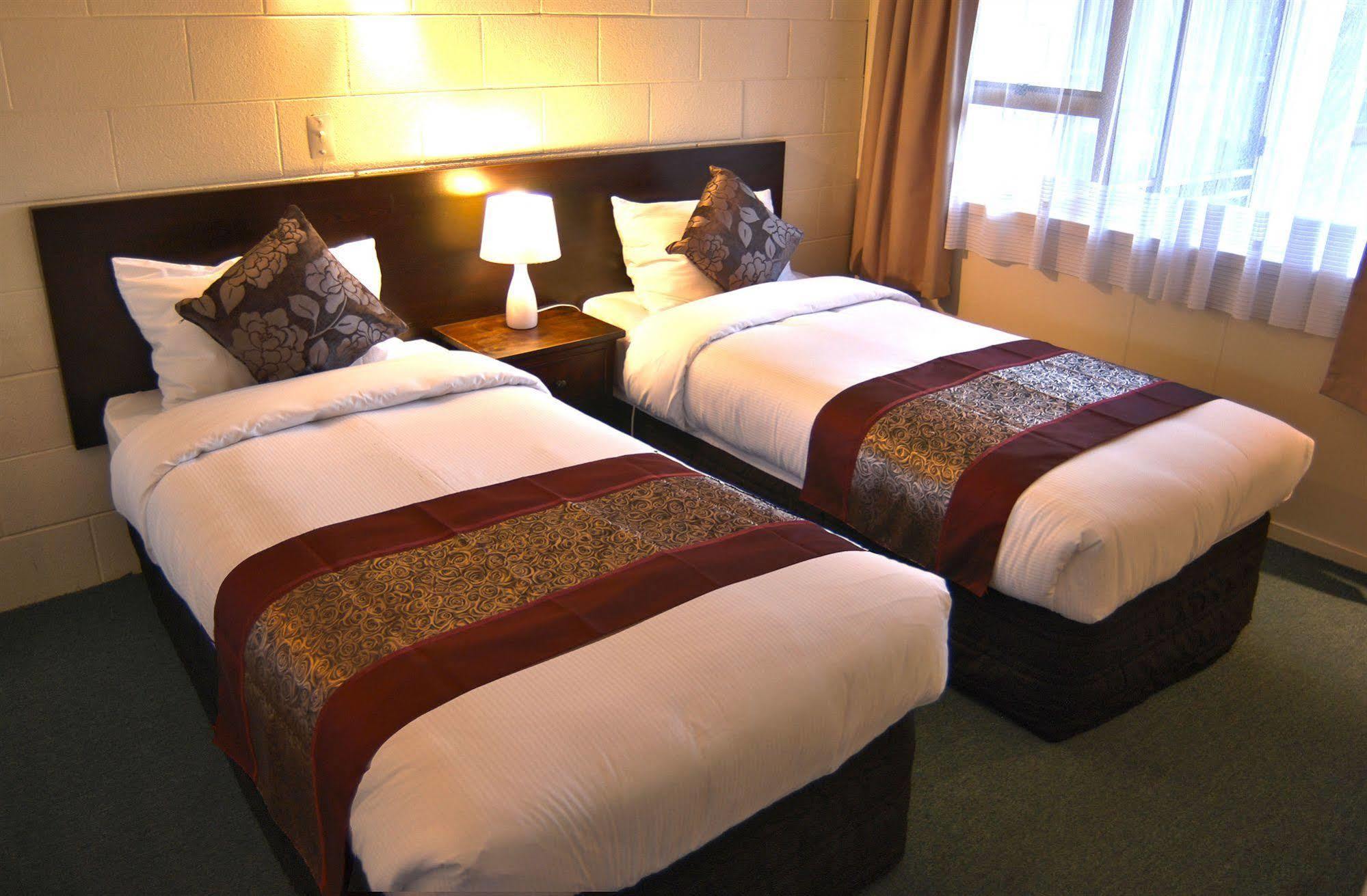 Barcelona Motel Taupo Bagian luar foto